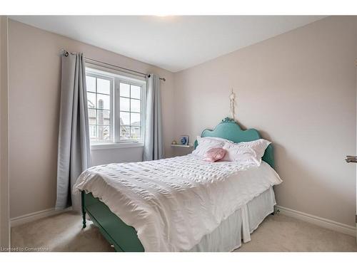 120 Dunrobin Lane, Grimsby, ON - Indoor Photo Showing Bedroom