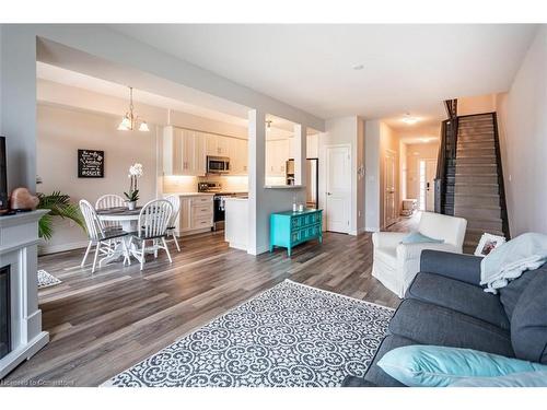 120 Dunrobin Lane, Grimsby, ON - Indoor Photo Showing Living Room