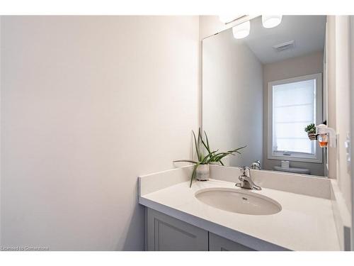 120 Dunrobin Lane, Grimsby, ON - Indoor Photo Showing Bathroom