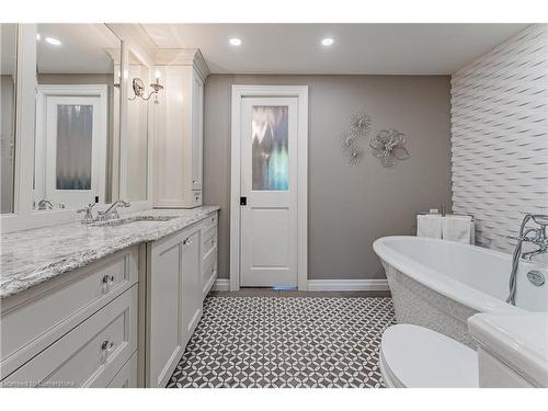 3867 Quarry Road Road, Beamsville, ON - Indoor Photo Showing Bathroom