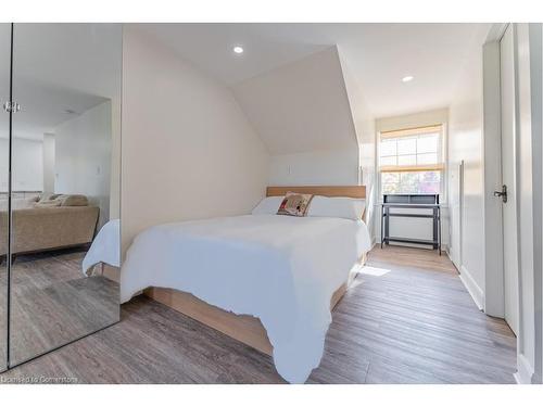 3867 Quarry Road Road, Beamsville, ON - Indoor Photo Showing Bedroom