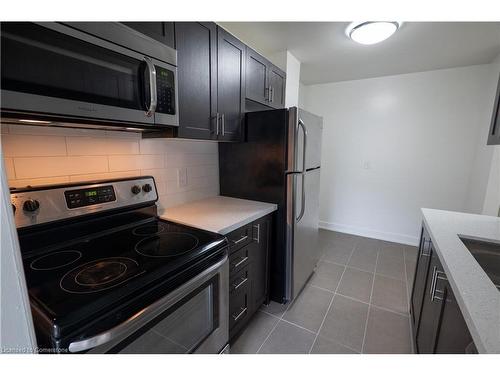 63-77 Tindale Court, Hamilton, ON - Indoor Photo Showing Kitchen