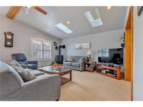 67 Galbraith Drive, Stoney Creek, ON - Indoor Photo Showing Living Room