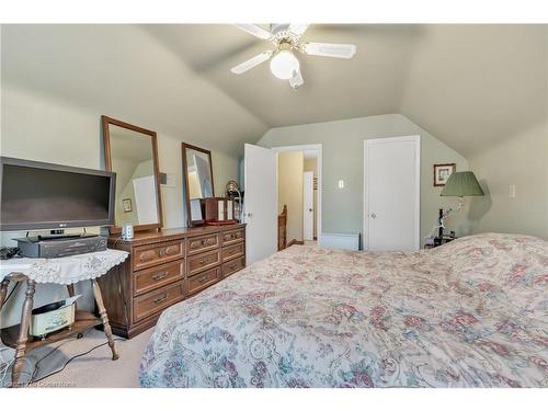 67 Galbraith Drive, Stoney Creek, ON - Indoor Photo Showing Bedroom