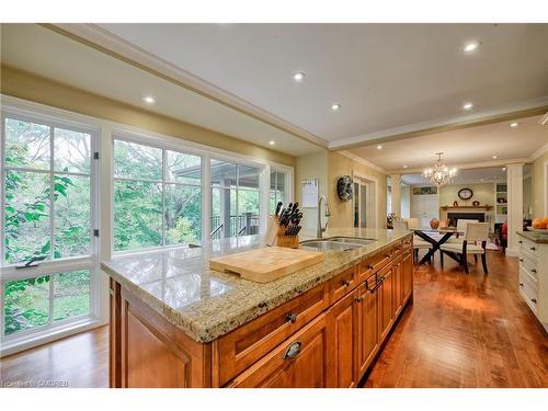 152 Cavendish Court, Oakville, ON - Indoor Photo Showing Kitchen With Double Sink