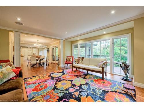 152 Cavendish Court, Oakville, ON - Indoor Photo Showing Living Room