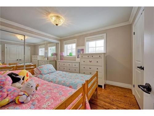 152 Cavendish Court, Oakville, ON - Indoor Photo Showing Bedroom