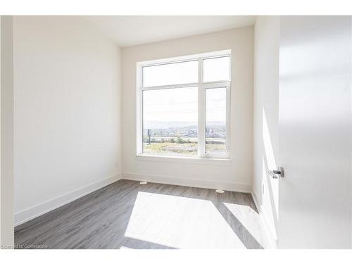 52 Windward Drive, Grimsby, ON - Indoor Photo Showing Other Room