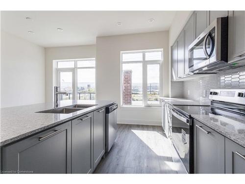 52 Windward Drive, Grimsby, ON - Indoor Photo Showing Kitchen With Stainless Steel Kitchen With Double Sink With Upgraded Kitchen