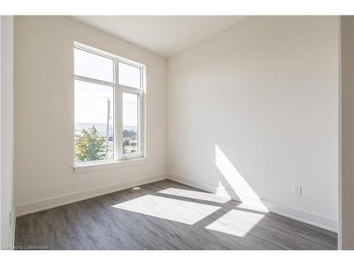 52 Windward Drive, Grimsby, ON - Indoor Photo Showing Other Room