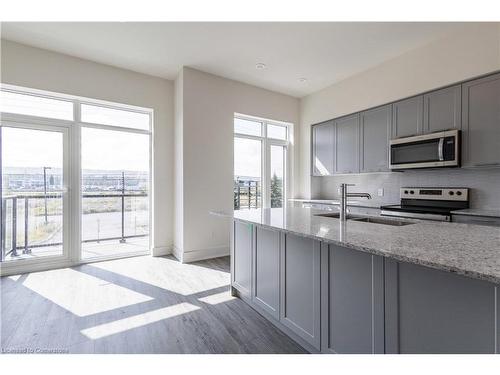 52 Windward Drive, Grimsby, ON - Indoor Photo Showing Kitchen