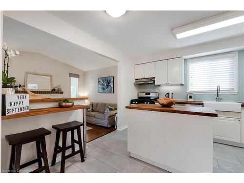 1098 Stephenson Drive, Burlington, ON - Indoor Photo Showing Kitchen