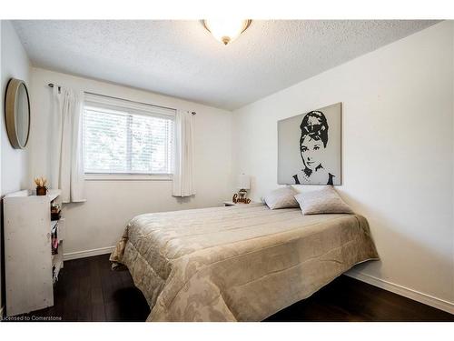 1098 Stephenson Drive, Burlington, ON - Indoor Photo Showing Bedroom