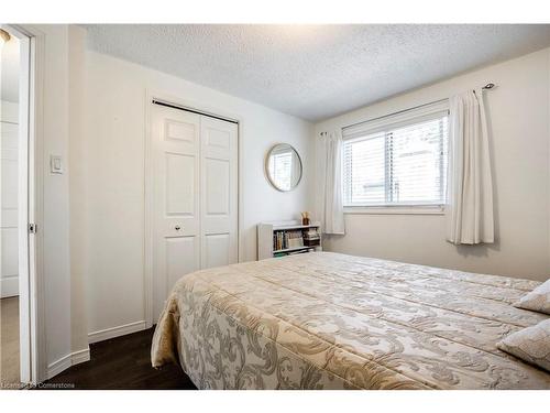 1098 Stephenson Drive, Burlington, ON - Indoor Photo Showing Bedroom