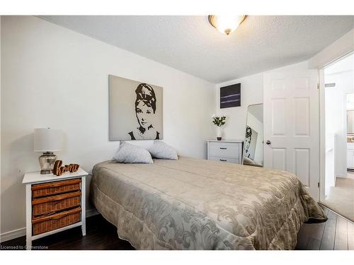 1098 Stephenson Drive, Burlington, ON - Indoor Photo Showing Bedroom