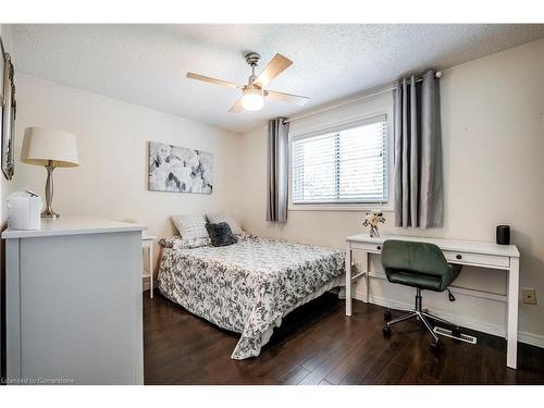 1098 Stephenson Drive, Burlington, ON - Indoor Photo Showing Bedroom