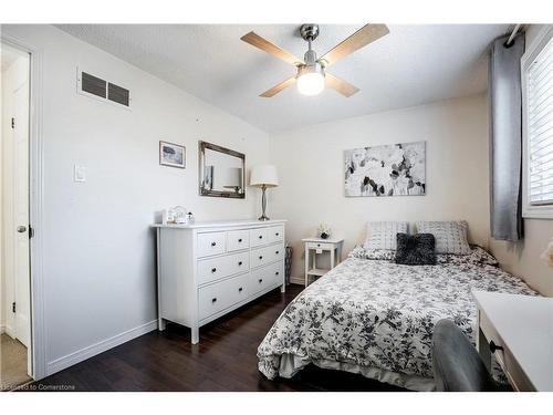 1098 Stephenson Drive, Burlington, ON - Indoor Photo Showing Bedroom