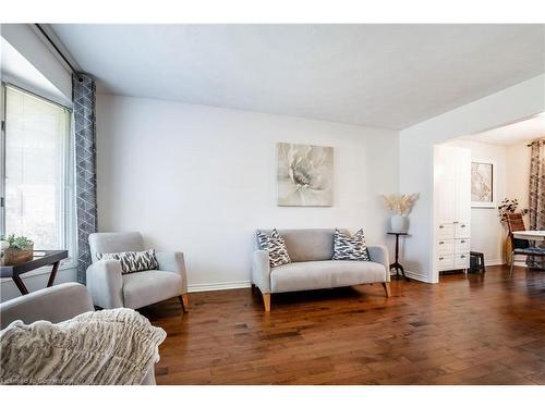 1098 Stephenson Drive, Burlington, ON - Indoor Photo Showing Living Room