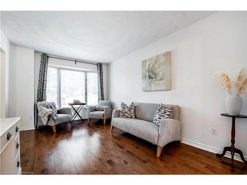 1098 Stephenson Drive, Burlington, ON - Indoor Photo Showing Living Room