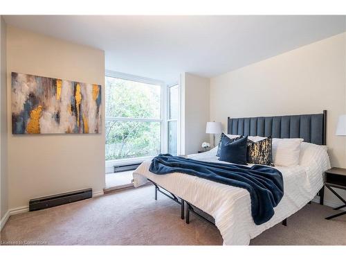 B52-25 Britten Close, Hamilton, ON - Indoor Photo Showing Bedroom