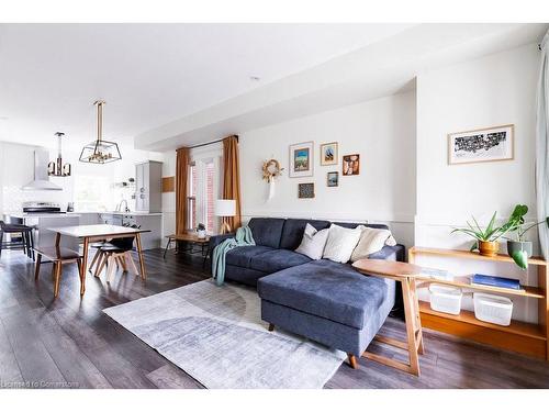 64 Lorne Avenue, Hamilton, ON - Indoor Photo Showing Living Room