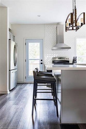 64 Lorne Avenue, Hamilton, ON - Indoor Photo Showing Kitchen