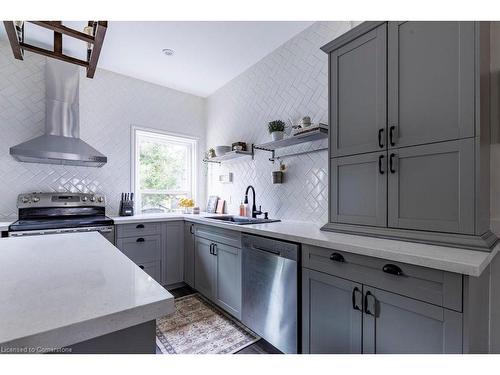 64 Lorne Avenue, Hamilton, ON - Indoor Photo Showing Kitchen