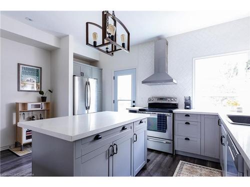 64 Lorne Avenue, Hamilton, ON - Indoor Photo Showing Kitchen