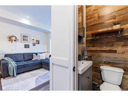 64 Lorne Avenue, Hamilton, ON - Indoor Photo Showing Bathroom