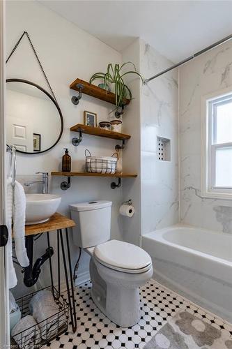 64 Lorne Avenue, Hamilton, ON - Indoor Photo Showing Bathroom