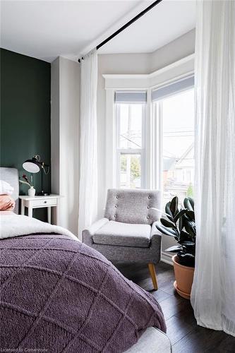 64 Lorne Avenue, Hamilton, ON - Indoor Photo Showing Bedroom