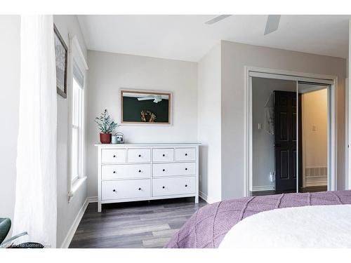 64 Lorne Avenue, Hamilton, ON - Indoor Photo Showing Bedroom