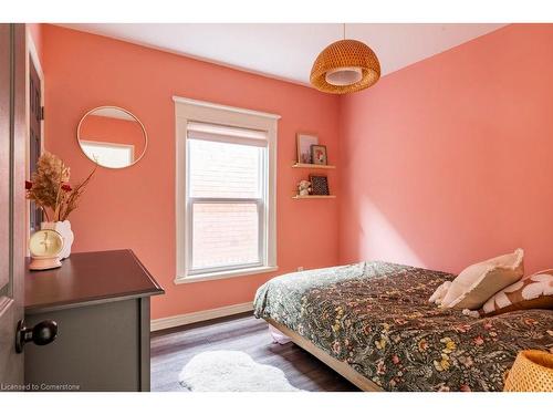 64 Lorne Avenue, Hamilton, ON - Indoor Photo Showing Bedroom