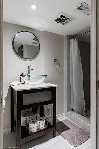 64 Lorne Avenue, Hamilton, ON - Indoor Photo Showing Bathroom