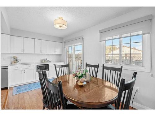 4-241 Limeridge Road W, Hamilton, ON - Indoor Photo Showing Dining Room