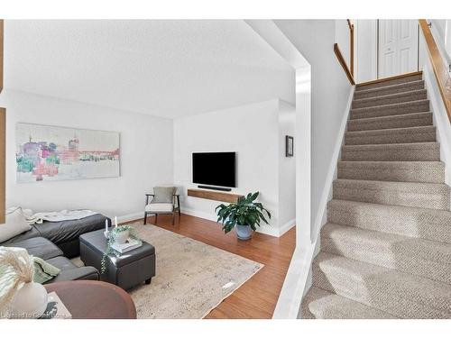 4-241 Limeridge Road W, Hamilton, ON - Indoor Photo Showing Living Room