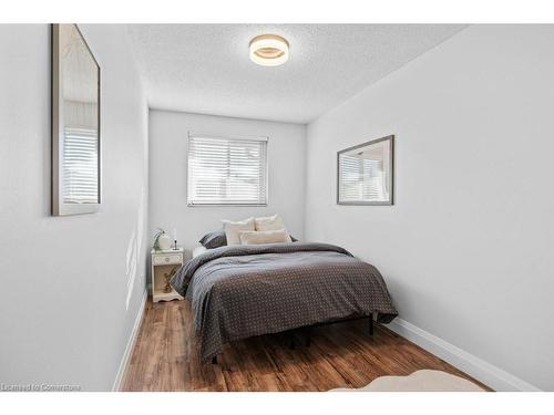 4-241 Limeridge Road W, Hamilton, ON - Indoor Photo Showing Bedroom