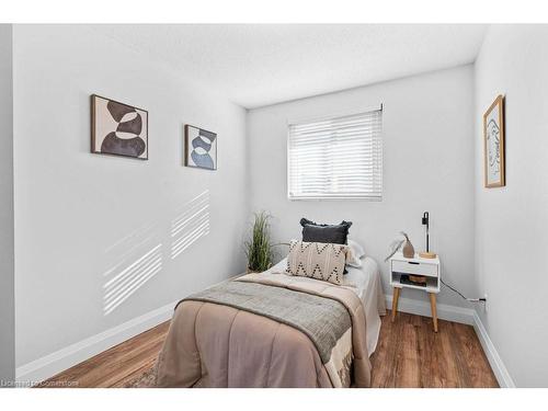 4-241 Limeridge Road W, Hamilton, ON - Indoor Photo Showing Bedroom