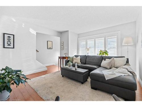 4-241 Limeridge Road W, Hamilton, ON - Indoor Photo Showing Living Room