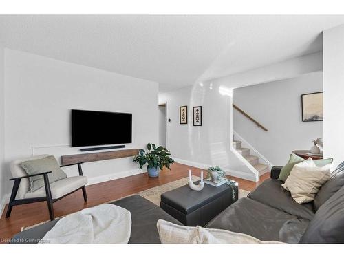 4-241 Limeridge Road W, Hamilton, ON - Indoor Photo Showing Living Room