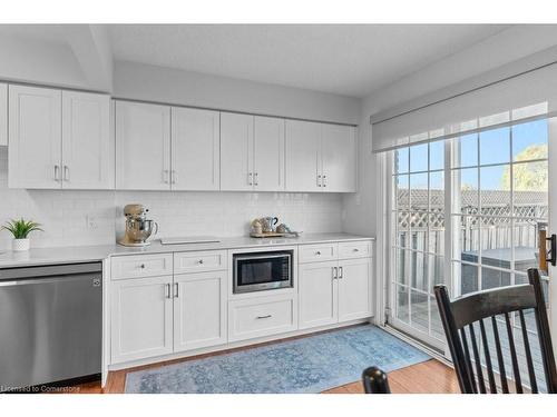 4-241 Limeridge Road W, Hamilton, ON - Indoor Photo Showing Kitchen