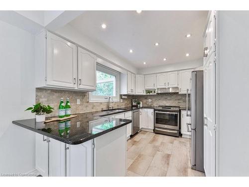 2159 Belgrave Court, Burlington, ON - Indoor Photo Showing Kitchen With Upgraded Kitchen