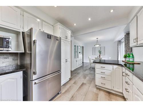 2159 Belgrave Court, Burlington, ON - Indoor Photo Showing Kitchen