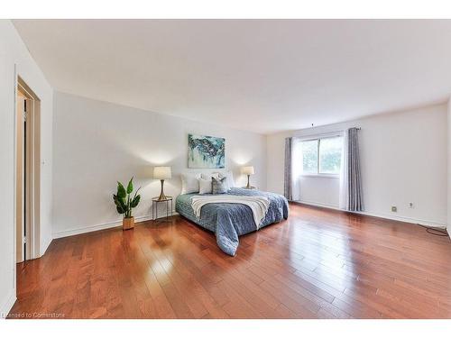 2159 Belgrave Court, Burlington, ON - Indoor Photo Showing Bedroom