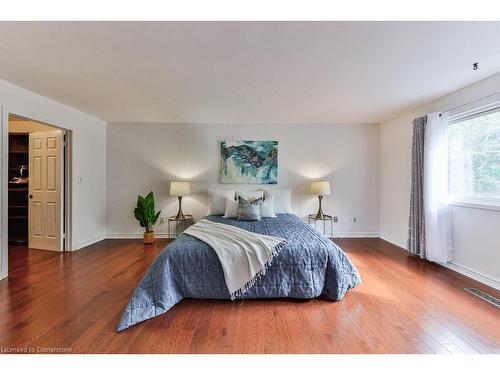 2159 Belgrave Court, Burlington, ON - Indoor Photo Showing Bedroom