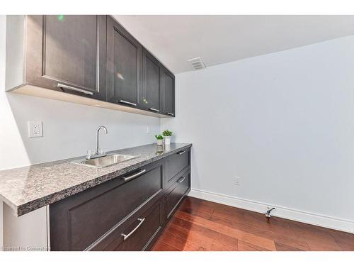 2159 Belgrave Court, Burlington, ON - Indoor Photo Showing Kitchen