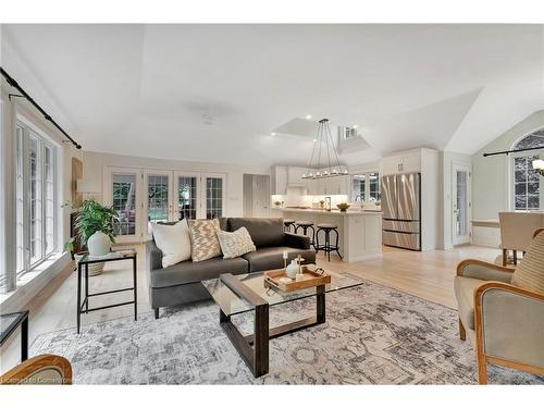 362 Lynden Road, Lynden, ON - Indoor Photo Showing Living Room