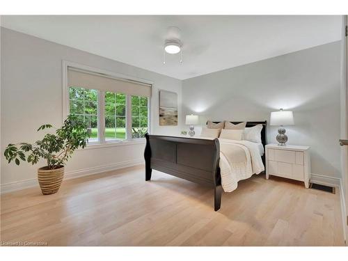 362 Lynden Road, Lynden, ON - Indoor Photo Showing Bedroom