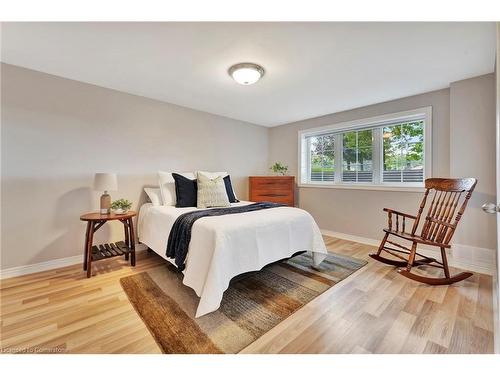 362 Lynden Road, Lynden, ON - Indoor Photo Showing Bedroom