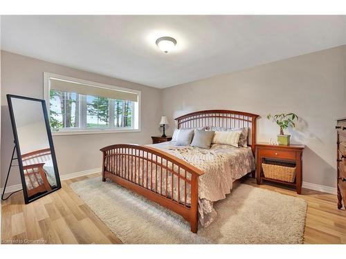 362 Lynden Road, Lynden, ON - Indoor Photo Showing Bedroom